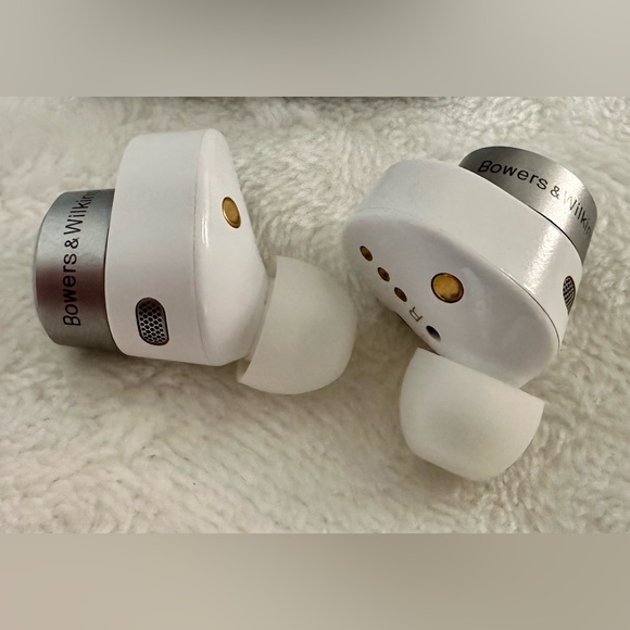 Bowers & Wilkins Pi5 In-Ear True Wireless Headphones - Picture 3 of 13